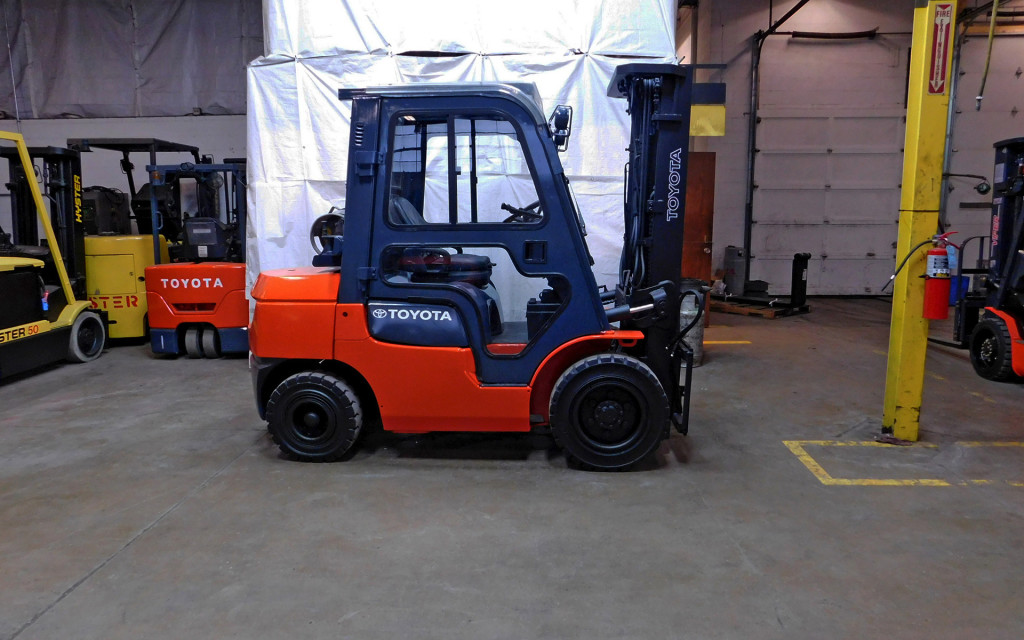 2006 Toyota 7FGU30 Forklift on Sale in California