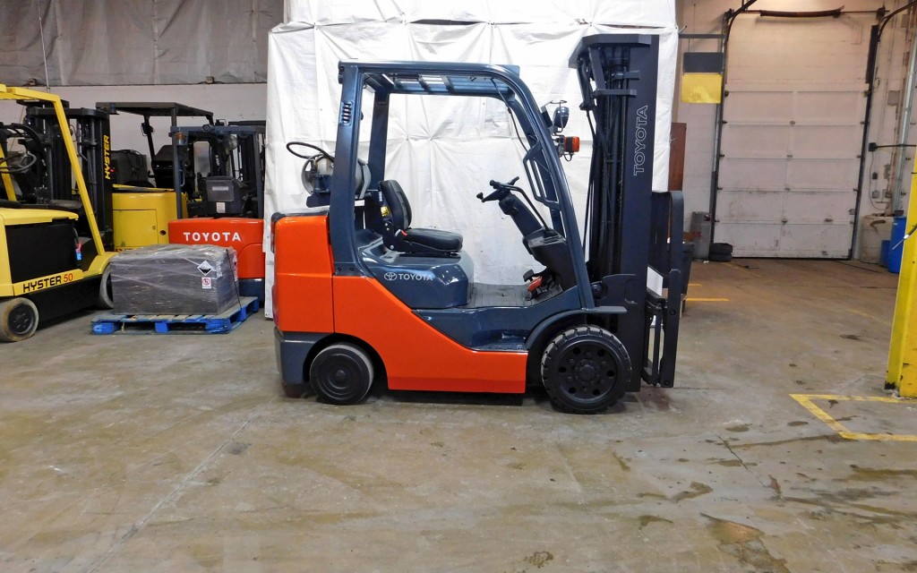  2008 Toyota 8FGCU32 Forklift on Sale in California