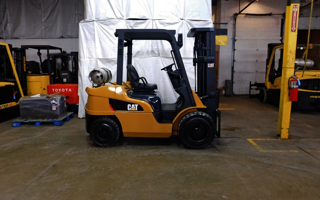  2010 Caterpillar 2P6000 Forklift on Sale in California