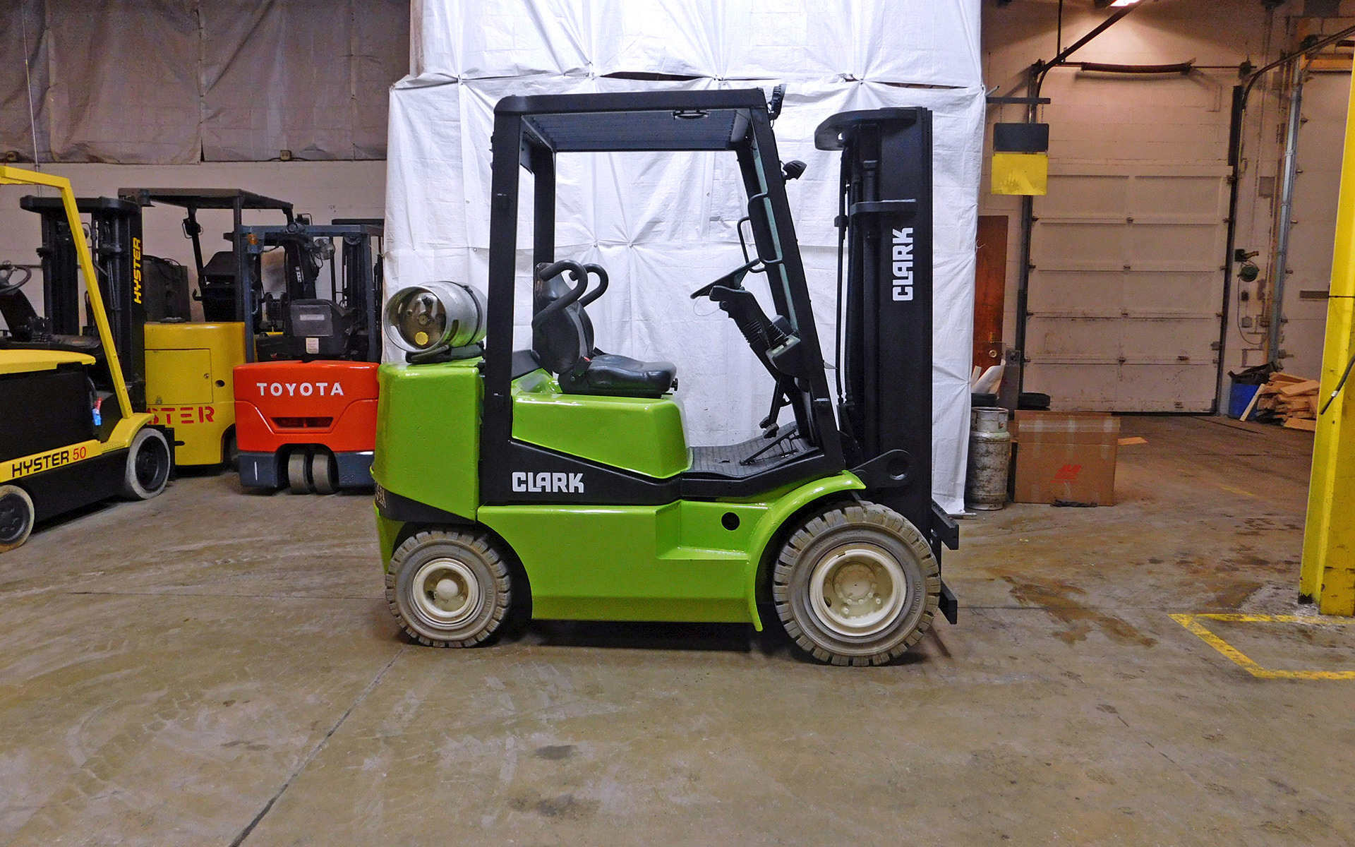 2000 Clark CGP25 Forklift on Sale in California