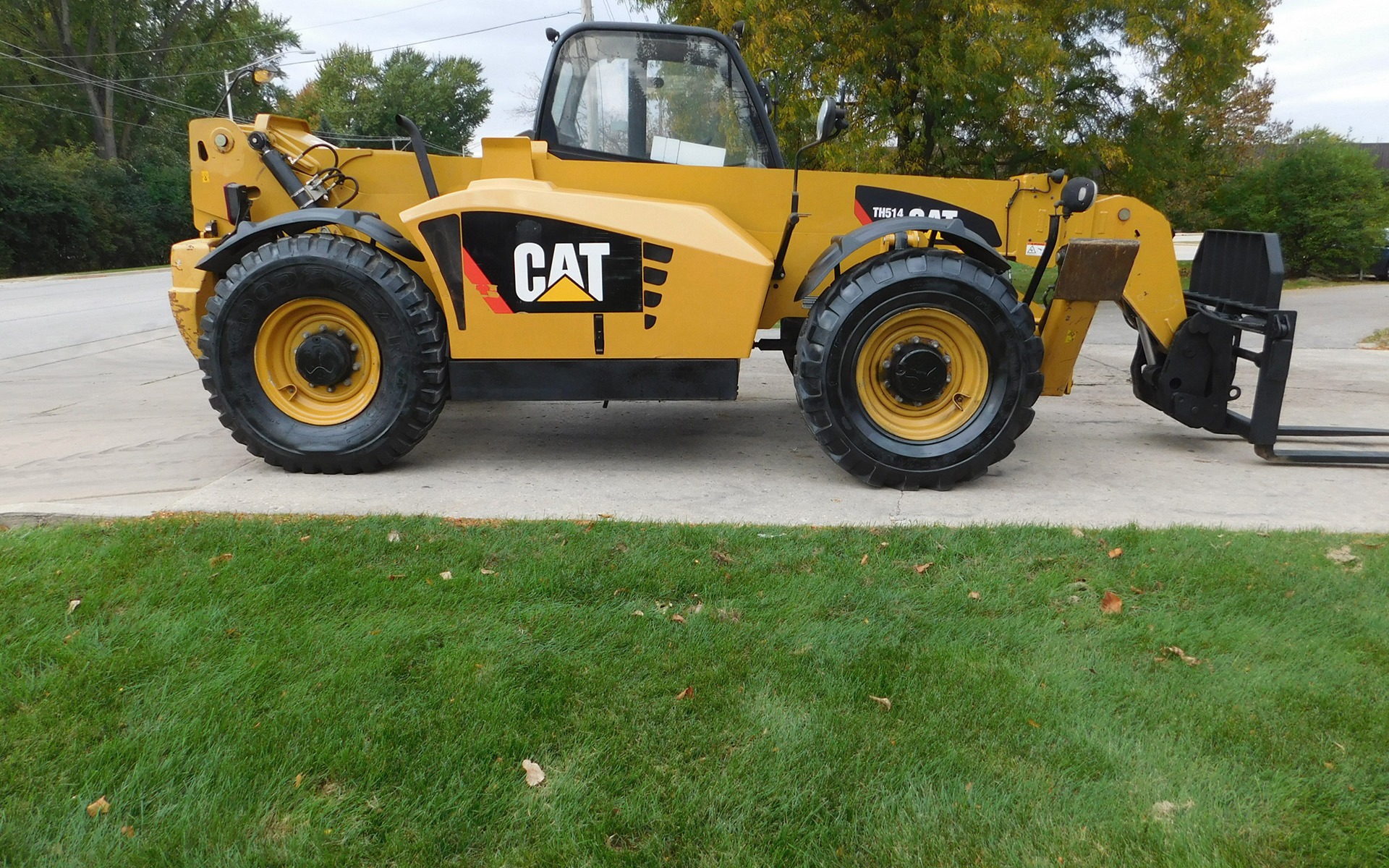 2010 Caterpillar TH514 Telehandler on Sale in California